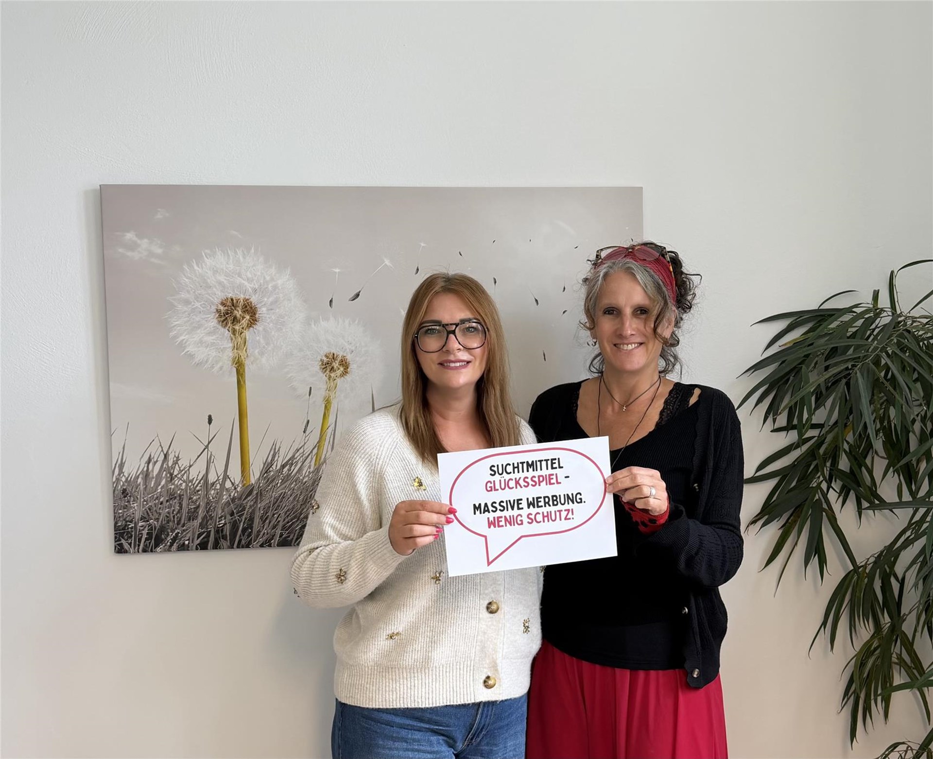 Tanja Franz (Verwaltung) und Sandra Süssel (Leitung der Caritas Fachambulanz
Dingolfing).