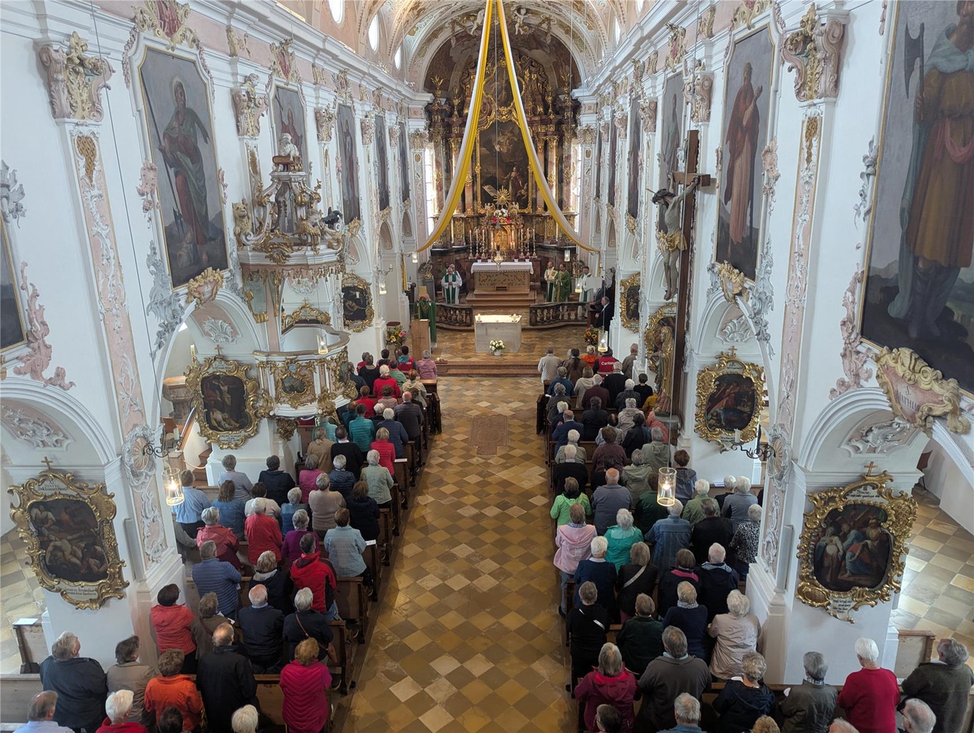 Seniorenwallfahrt 2026 - die heilige Messe in der Münster- und Klosterkirche St. Martin in Fischbachau.